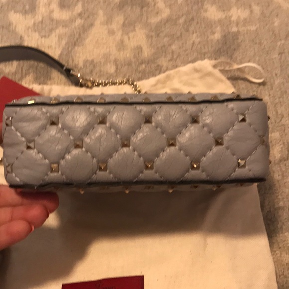 NEW MEDIUM VALENTINO ROCKSTUD SPIKE CAMERA BAG - Picture 5 of 8